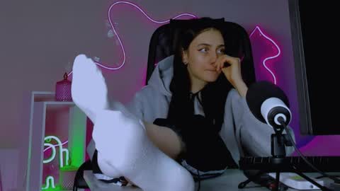 olivia_norton_ online show from April 2, 1:41 pm