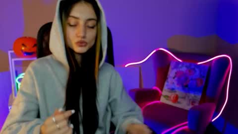 olivia_norton_ online show from October 27, 4:24 pm