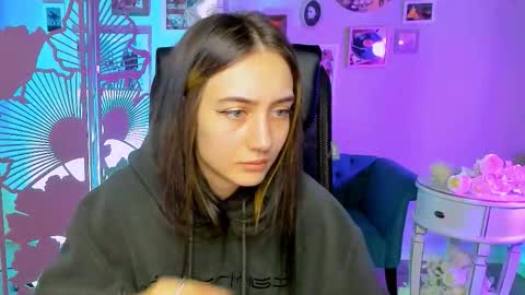 Snapshot of olivia_norton_ chatting on September 26, 12:58 pm olivia_norton_ online show from September 26, 12:58 pm