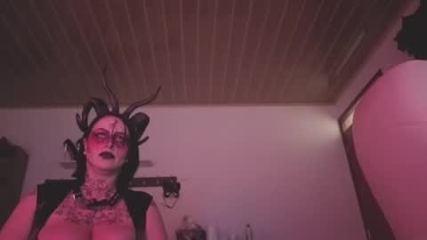   online show from October 28, 6:35 pm