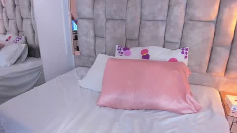 Snapshot of oliviaa_evans chatting on December 17, 4:01 am Olivia Evangelista online show from December 17, 4:01 am