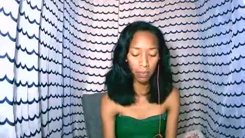 oliviah27 online show from October 31, 12:45 am