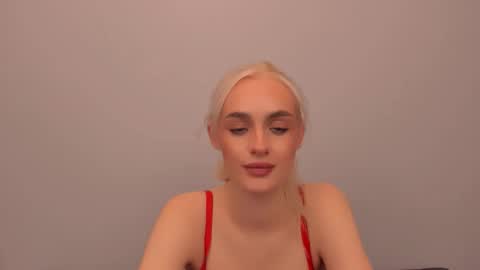 oliviaBeauty online show from December 17, 7:29 pm