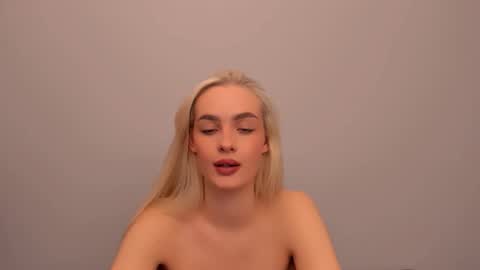 oliviaBeauty online show from November 22, 7:49 pm