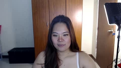 Snapshot of oliviahollywood chatting on January 8, 12:15 pm olivia hollywood online show from January 8, 12:15 pm