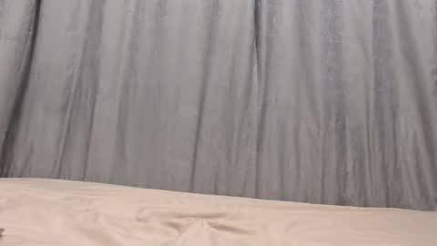 oliviajohnson20 online show from December 5, 3:04 am