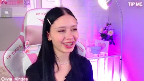 Snapshot of oliviakindes chatting on September 17, 5:44 pm Olivia online show from September 17, 5:44 pm
