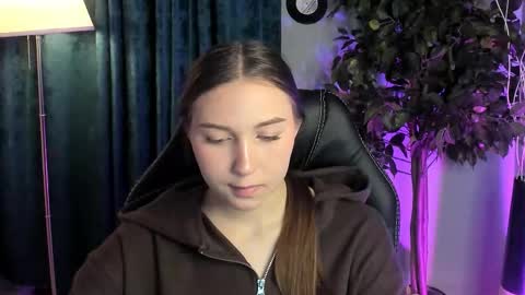 olivialangs online show from March 19, 12:53 pm