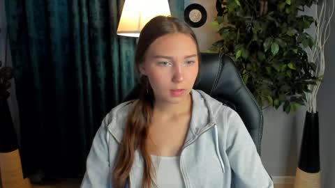 olivialangs online show from May 14, 10:54 am