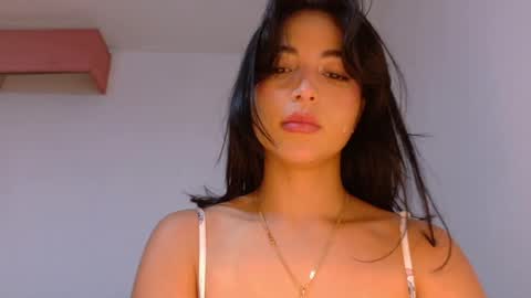 Olivia Mcneill  online show from May 15, 3:48 pm