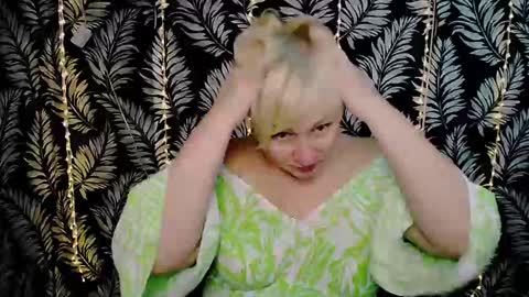 Snapshot of oliviaoskar_ chatting on February 22, 12:19 pm Kelly online show from February 22, 12:19 pm