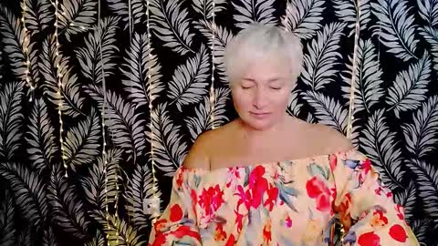 Snapshot of oliviaoskar_ chatting on October 18, 11:57 am Kelly online show from October 18, 11:57 am
