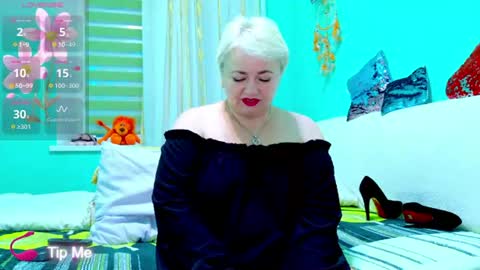 oliviaparadise online show from June 14, 5:35 pm