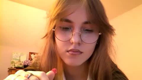 Snapshot of olliefadeley chatting on October 11, 1:36 pm Mila online show from October 11, 1:36 pm