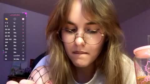 Snapshot of olliefadeley chatting on October 12, 1:46 pm Mila online show from October 12, 1:46 pm