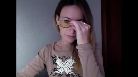 Snapshot of olyra11 chatting on October 6, 9:15 am olyra11 online show from October 6, 9:15 am