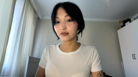 Mia online show from May 2, 7:44 am