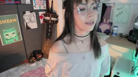 oni_dakotta online show from October 28, 5:30 pm