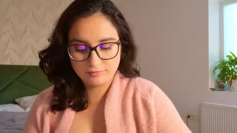 onlyella92_ online show from October 28, 12:00 pm