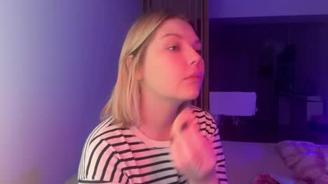 Ophelia online show from December 21, 4:44 pm