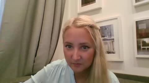 Snapshot of oxifoxi chatting on October 6, 10:10 am oxifoxi online show from October 6, 10:10 am