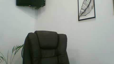 Snapshot of oxifoxi chatting on October 16, 6:27 am oxifoxi online show from October 16, 6:27 am