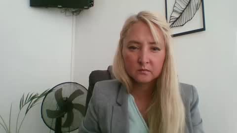 Snapshot of oxifoxi chatting on October 19, 7:21 am oxifoxi online show from October 19, 7:21 am