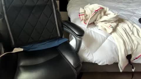 p0undmeharder online show from December 20, 4:00 pm