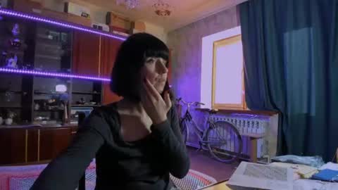 Ella online show from June 20, 2:42 pm