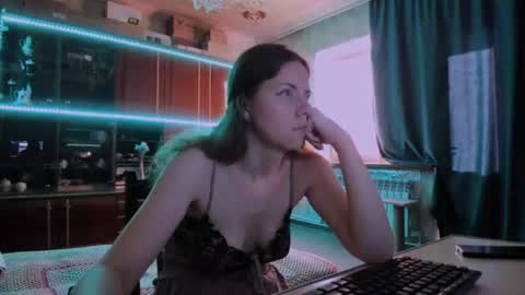 Ella online show from July 19, 2:19 pm