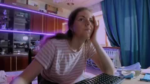 Ella online show from July 13, 2:18 pm