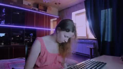 Ella online show from July 20, 2:41 pm