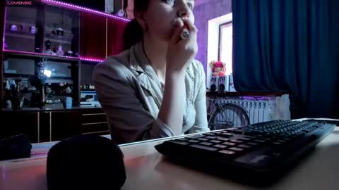 Ella online show from March 5, 6:33 am