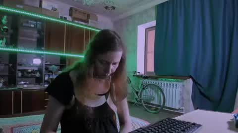 Ella online show from July 4, 10:11 am
