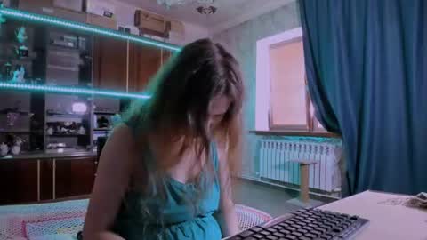 Ella online show from July 24, 9:07 am