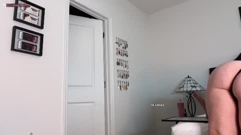 PaigePawg online show from August 1, 2:30 pm