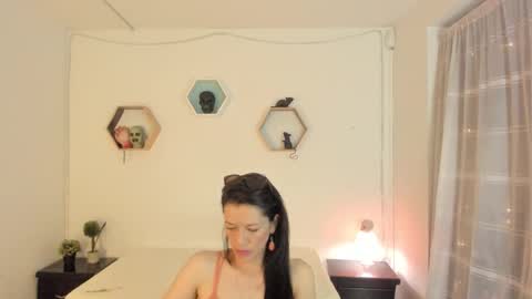 Paloma  online show from November 1, 9:52 pm