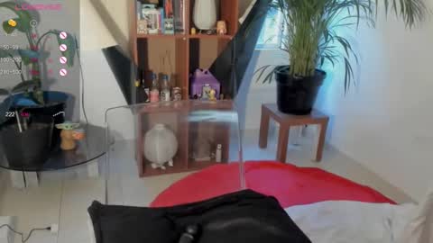     online show from March 3, 11:01 pm