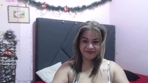 pamela_echeverria online show from November 27, 11:57 am