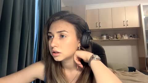 Lia online show from June 13, 2:25 pm
