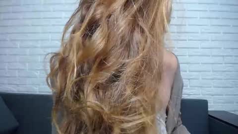 Snapshot of pandora_best chatting on December 8, 7:47 am Lolo online show from December 8, 7:47 am