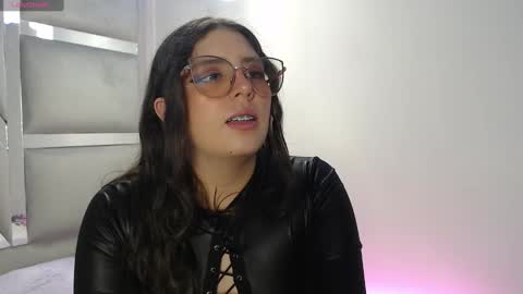 Snapshot of paola_lyon chatting on March 5, 7:17 pm Paola Lyon online show from March 5, 7:17 pm