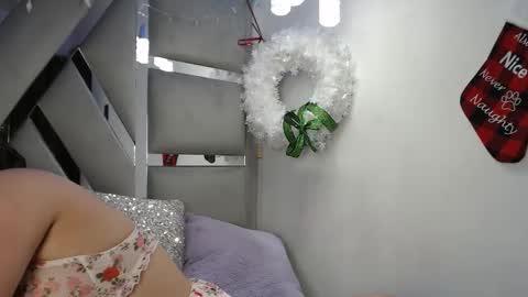 Snapshot of paola_lyon chatting on January 10, 7:43 pm Paola Lyon online show from January 10, 7:43 pm