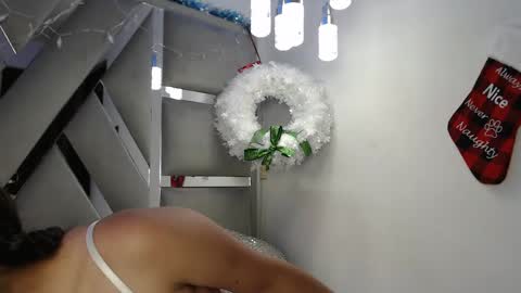 Snapshot of paola_lyon chatting on December 27, 7:14 pm Paola Lyon online show from December 27, 7:14 pm