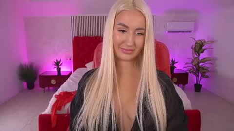 Lia online show from June 19, 3:15 pm