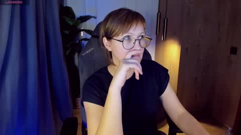 Snapshot of paris_cherry chatting on February 22, 1:34 pm Paris online show from February 22, 1:34 pm