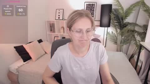 Snapshot of paris_cherry chatting on October 12, 8:11 pm Paris online show from October 12, 8:11 pm