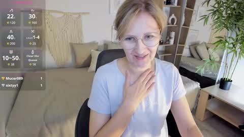 Snapshot of paris_cherry chatting on September 18, 8:40 pm Paris online show from September 18, 8:40 pm