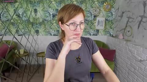 Snapshot of paris_cherry chatting on March 8, 8:02 pm Paris online show from March 8, 8:02 pm