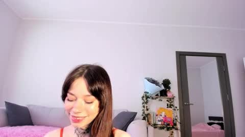 Snapshot of passionate_isabella chatting on October 8, 5:01 am Bella online show from October 8, 5:01 am